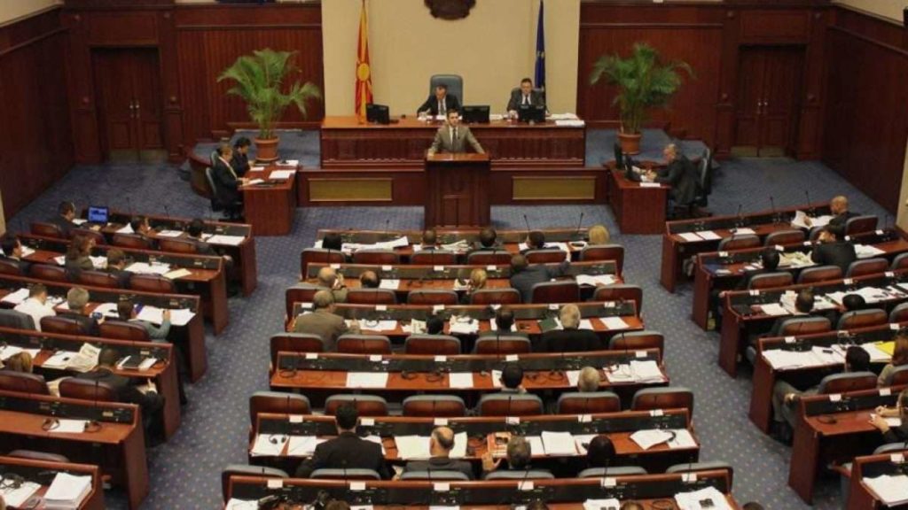 Βόρεια Μακαδονία: διχάζει η αναγραφή της εθνότητας στις ταυτότητες
