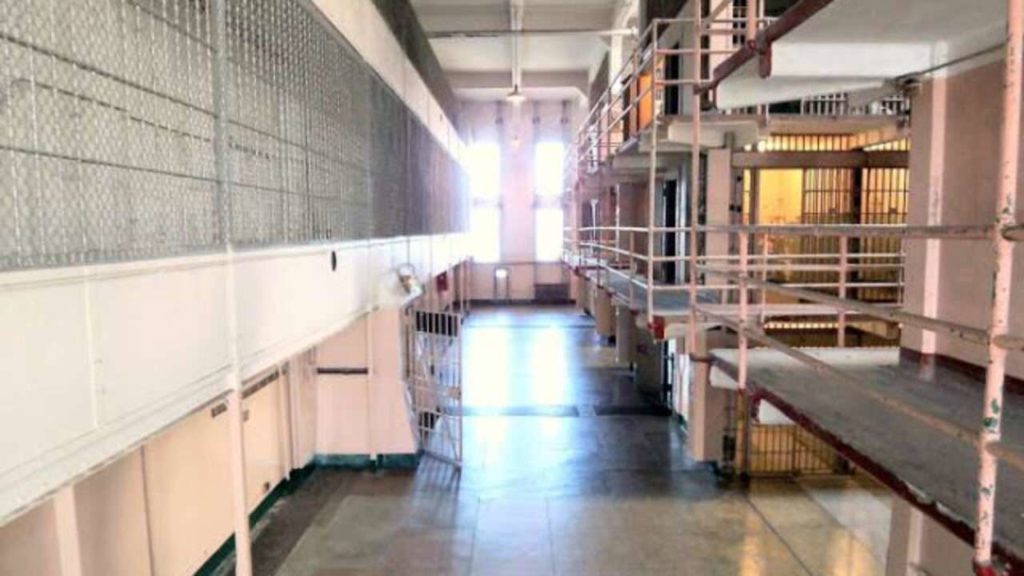 Εξάρθρωση συμμοριών που πουλούσε παράνομα εντός των φυλακών