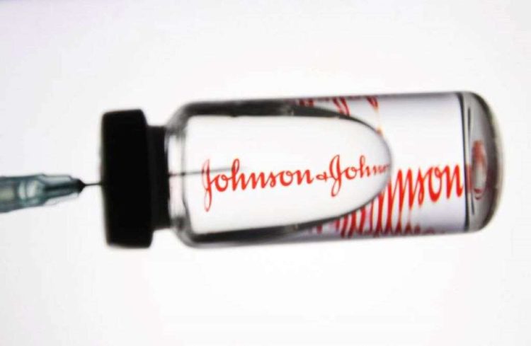 Johnson & Johnson: “Πράσινο φως” από τον FDA για τη χρήση του μονοδοσικού εμβολίου