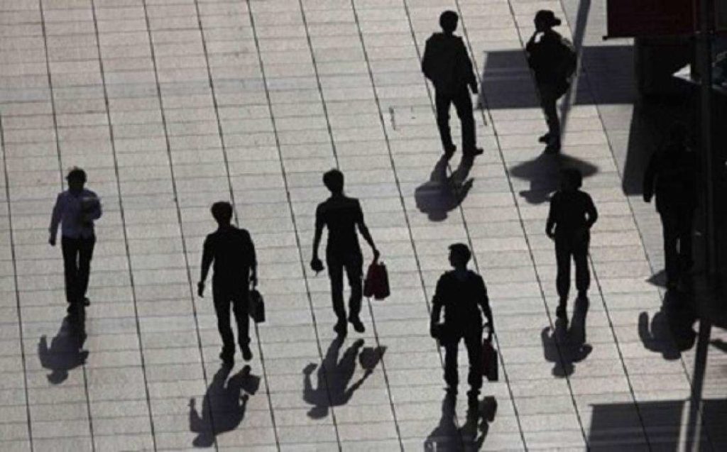 Πως ο ιός σκοτώνει αργά την αγορά εργασίας της χώρας
