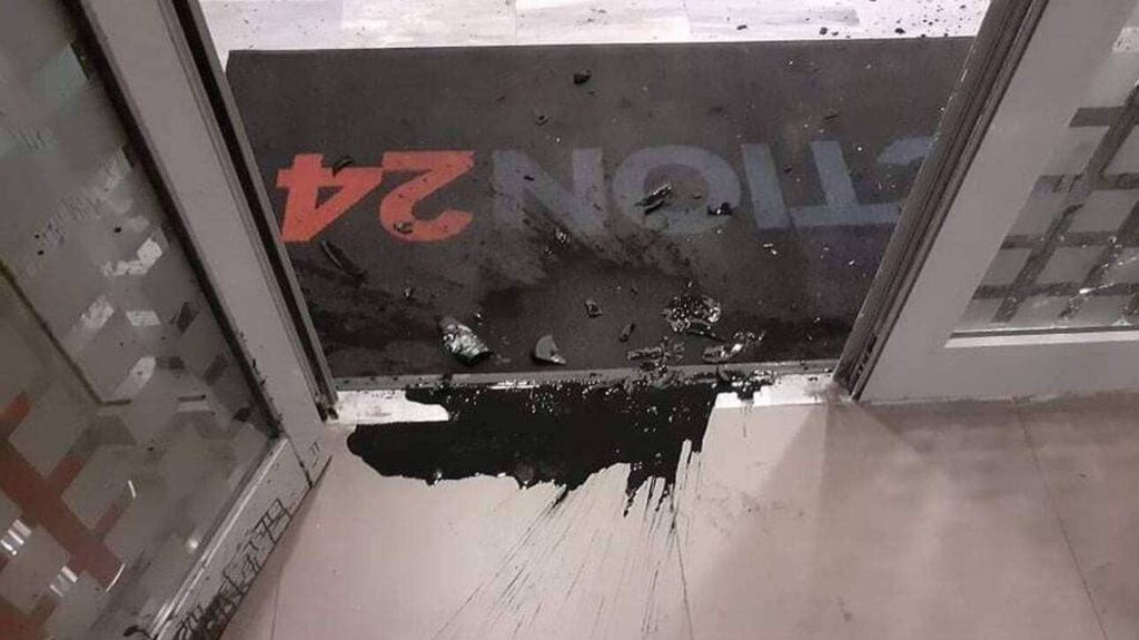Ο πολιτικός κόσμος καταδικάζει έντονα την επίθεση στο Action24