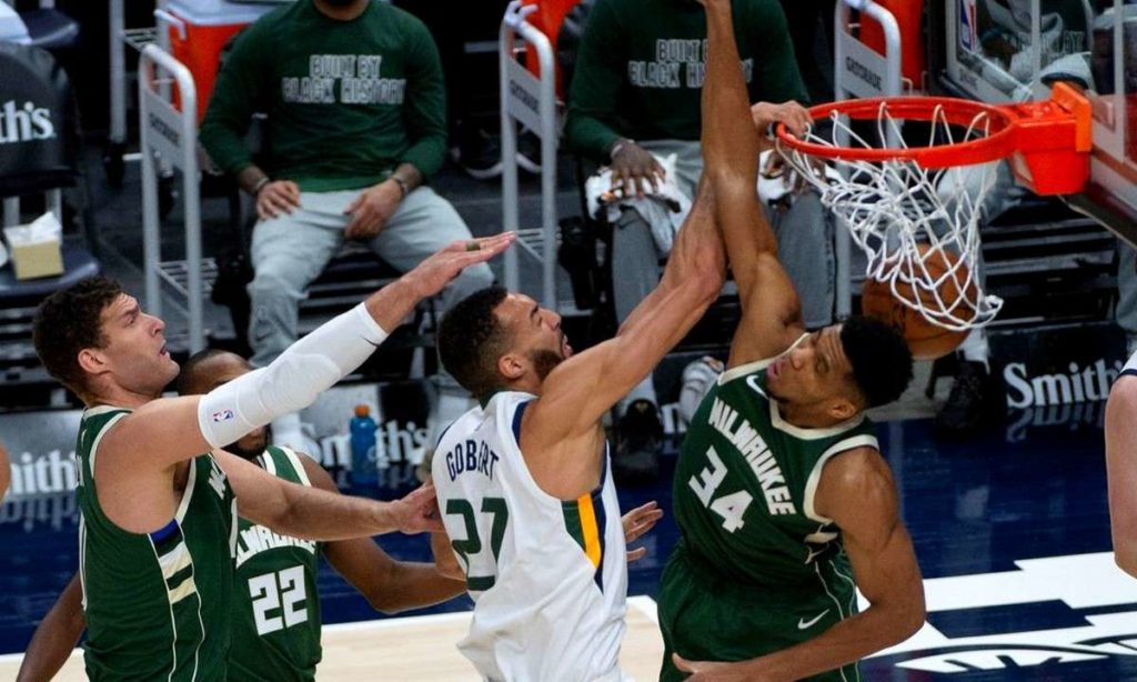 Συντριβή των Μπακς παρά το double double του Γιάννη