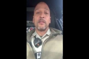 ΗΠΑ: 43χρονος αστυνομικός καταγγέλλει την αστυνομική βία και αυτοκτονεί (Video)