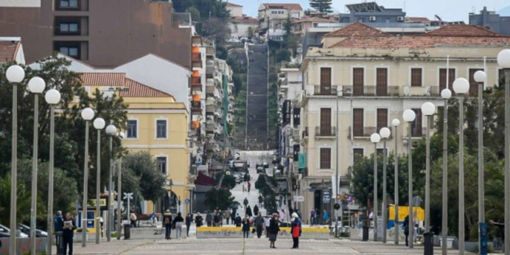Οι λοιμωξιολόγοι εισηγούνται σκληρό lockdown σε Αχαΐα και Εύβοια