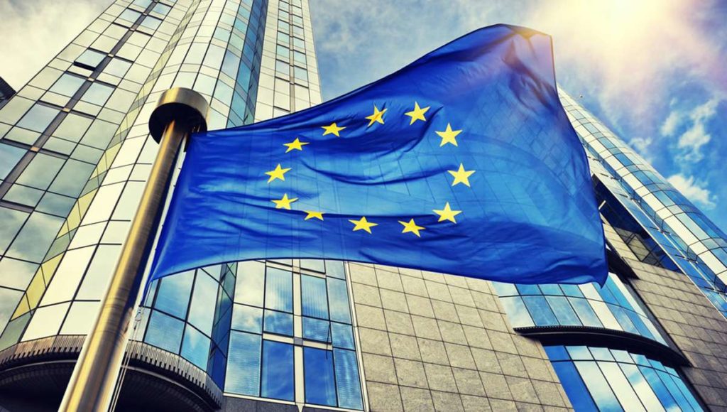 Θεσμοί: Καμπανάκι και εύσημα για την ελληνική οικονομία