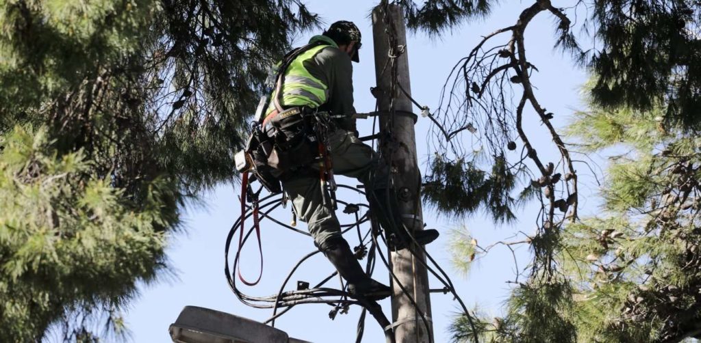 ΔΕΔΔΗΕ: Με γρήγορους ρυθμούς οι επισκευές