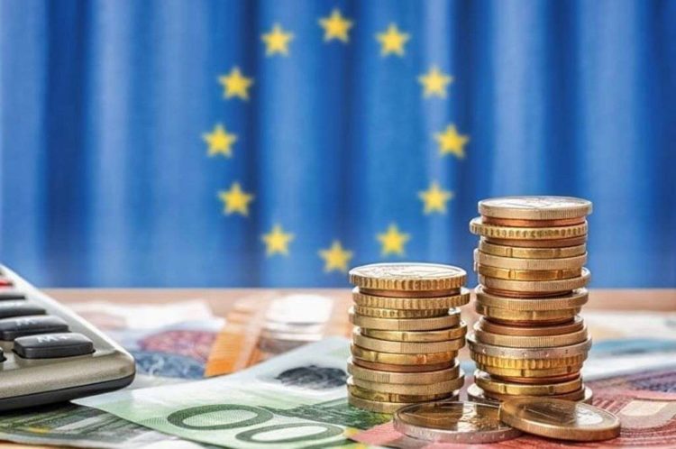 Ε.Ε: Διαφορές έως 1.870 ευρώ στους κατώτατους μισθούς