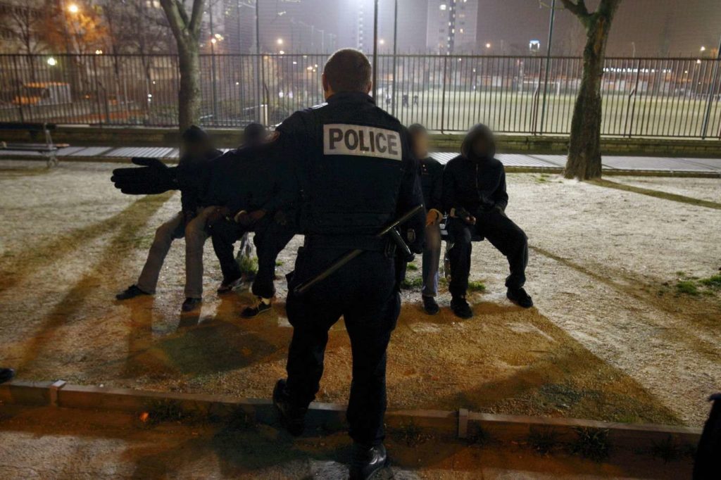groupe-jeunes-interpelle-police-Parisun-affrontement-entre-bandes-rivales_0_1400_933