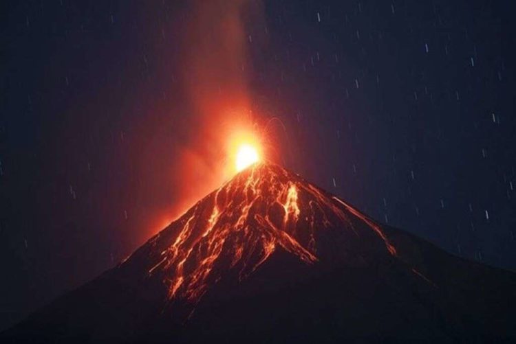 Συναγερμός στη Γουατεμάλα: Παράλληλη ενεργοποίηση τριών ηφαιστείων (Video)