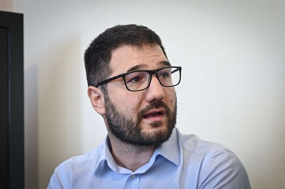 Ηλιόπουλος: Η κυβέρνηση έχει αποτύχει - Να αρθεί η πατέντα στα εμβόλια