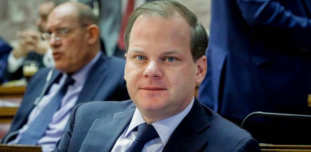 Κώστας Καραμανλής: Tοξικη λάσπη σε Μενδώνη