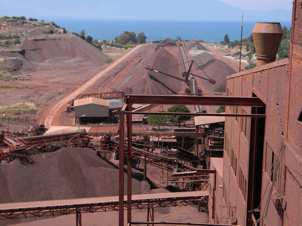 ΛΑΡΚΟ: Κατέρρευσε η οροφή - Εκτός λειτουργίας το εργοστάσιο