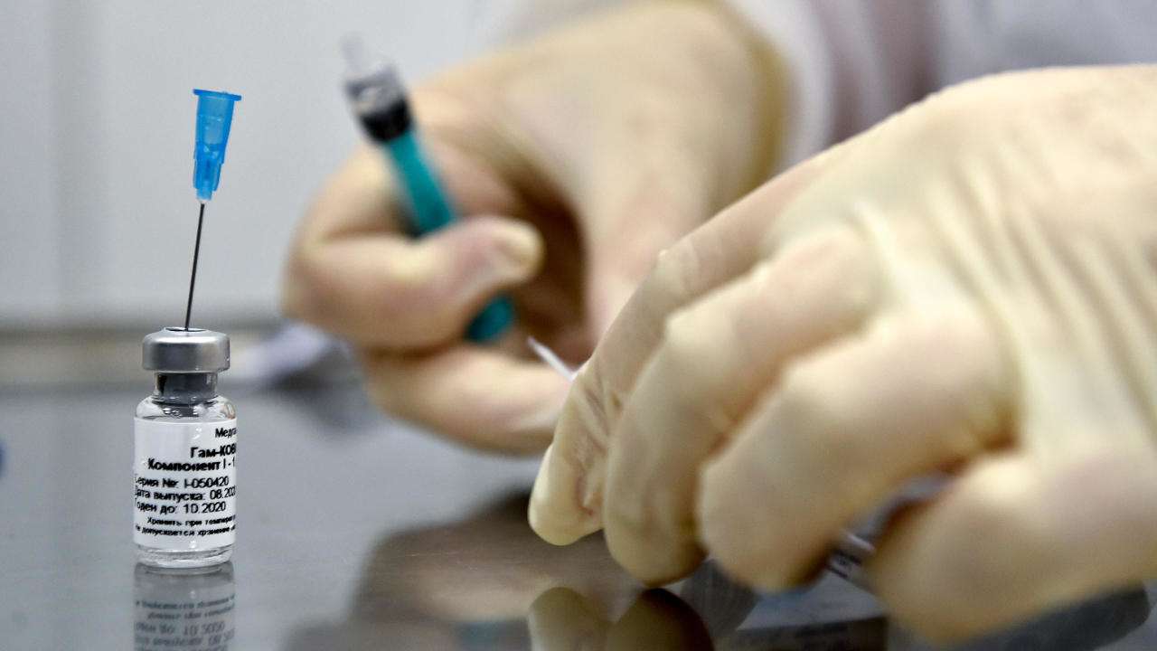 Ρωσία: Ενέκρινε σήμερα το τρίτο εμβόλιο κατά της Covid-19 για εγχώρια χρήση