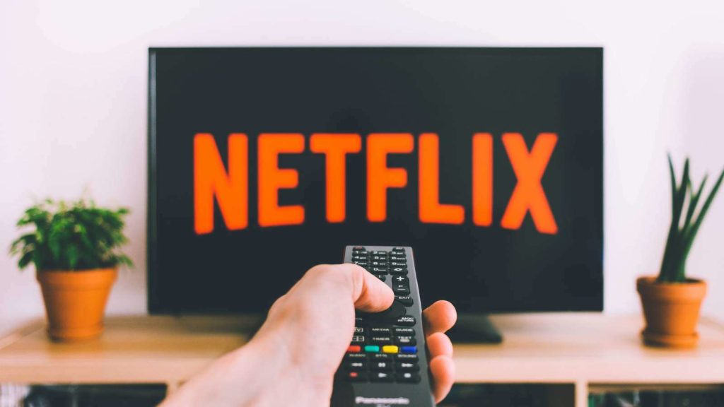 Netflix: Υποχρεωτικός εμβολιασμός σε ηθοποιούς και συνεργία