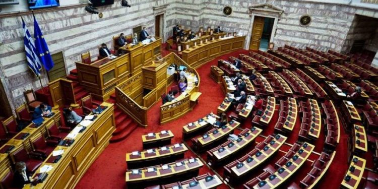 Πέρασε με ευρεία πλειοψηφία η τροπολογία για τη μείωση του ΦΠΑ στα πέντε νησιά του Ανατολικού Αιγαίου