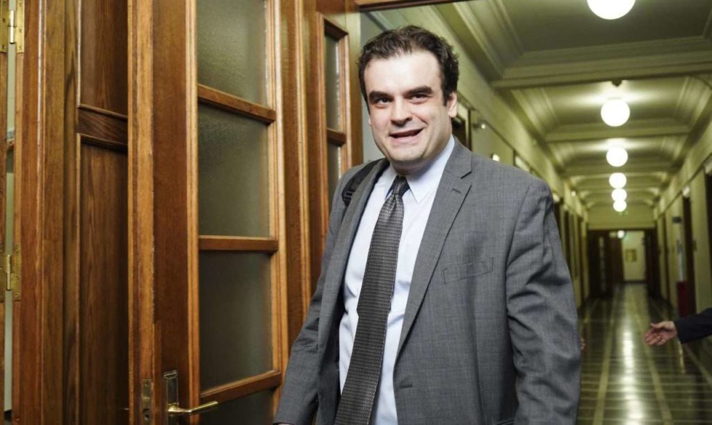 Ντόρα και Κώστας Μπακογιάννης «σπρώχνουν» τον Πιερρακάκη!