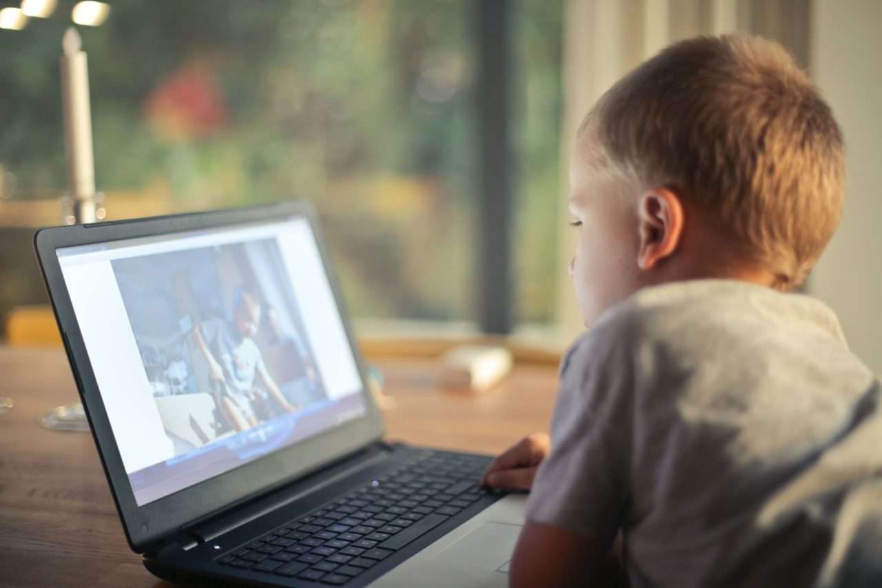 Διαδίκτυο: Από 3 ετών ξεκινούν τα παιδιά το σερφάρισμα