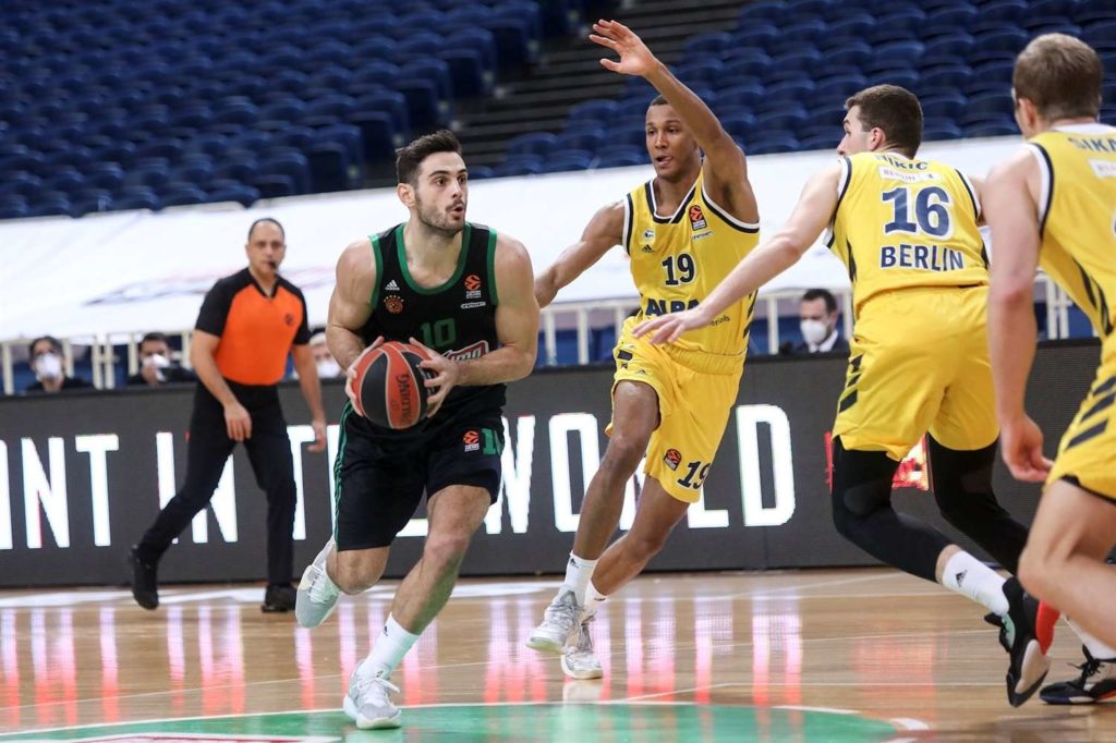 Μπλακ άουτ στο τέταρτο δεκάλεπτο του Παναθηναϊκού (74-65)