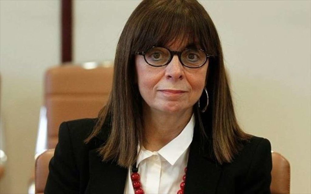 Τρικάκια έξω από το σπίτι της Σακελλαροπούλου από υποστηρικτές του Κουφοντίνα