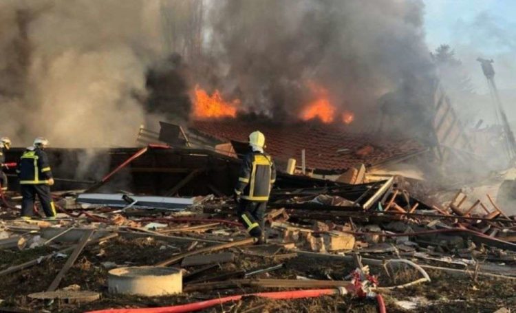 Καστοριά: Έρευνες και από πυροτεχνουργούς της ΕΛΑΣ για την ισχυρή έκρηξη