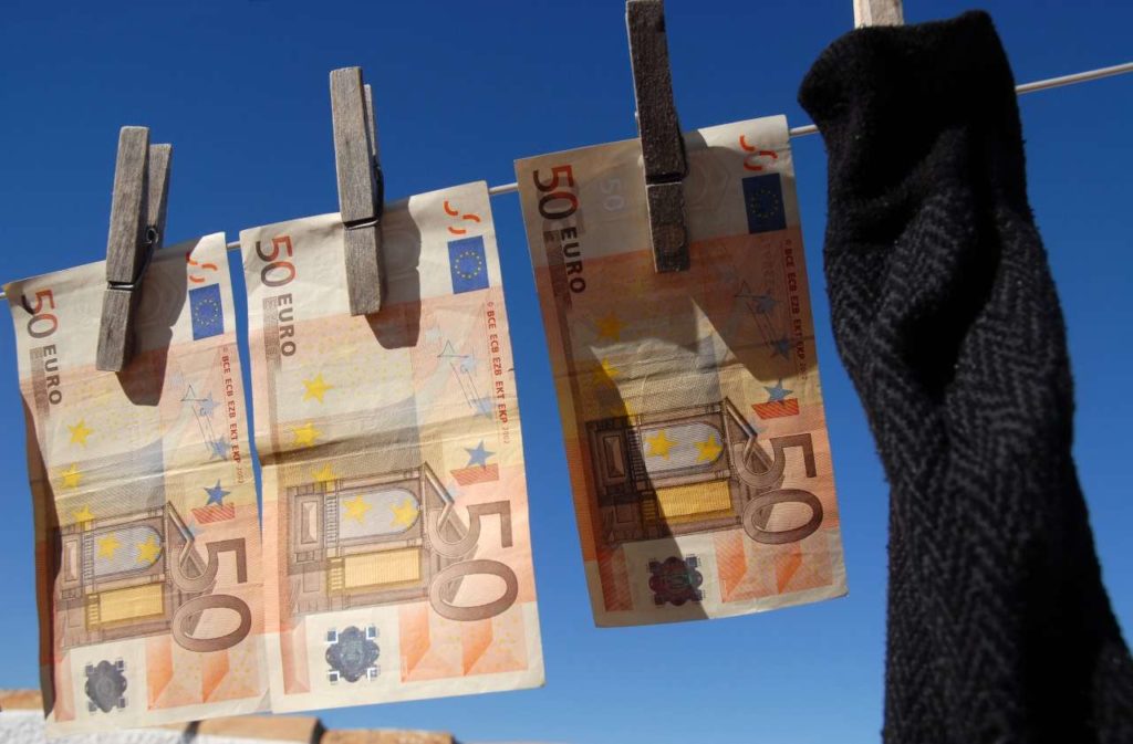 Στις δαγκάνες ΣΔΟΕ και ΚΕΦΟΜΕΠ δύο πολιτικά πρόσωπα - παράγοντες, για περίεργες και ύποπτες αγοραπωλησίες ακινήτων! Ελέγχονται φορολογικές δηλώσεις, τραπεζικοί λογαριασμοί, πόθεν έσχες!