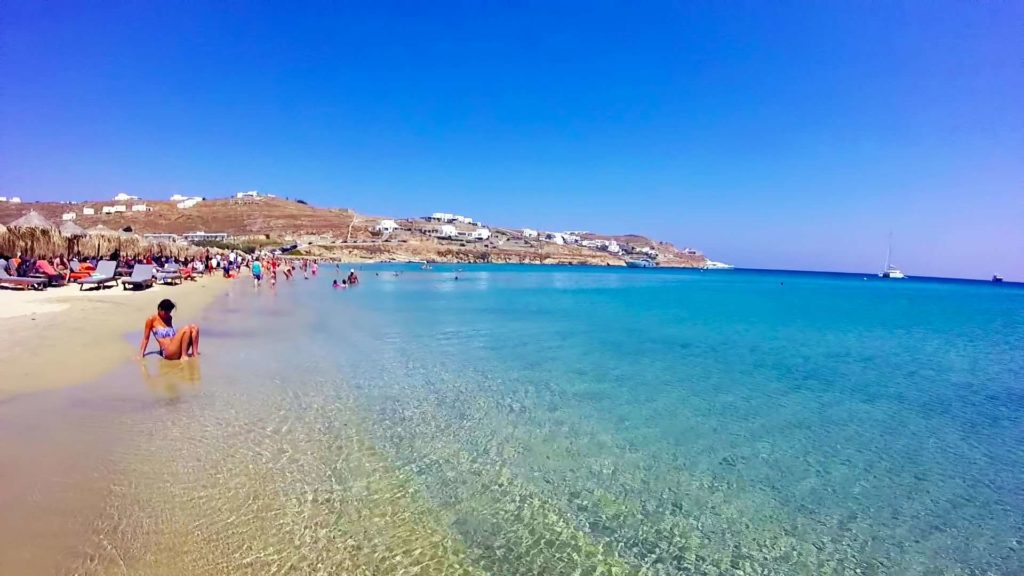 Η Grivalia, το Καλό Λιβάδι, οι λινάτσες, οι κελεμπίες και η εκκλησία της Σύρου!
