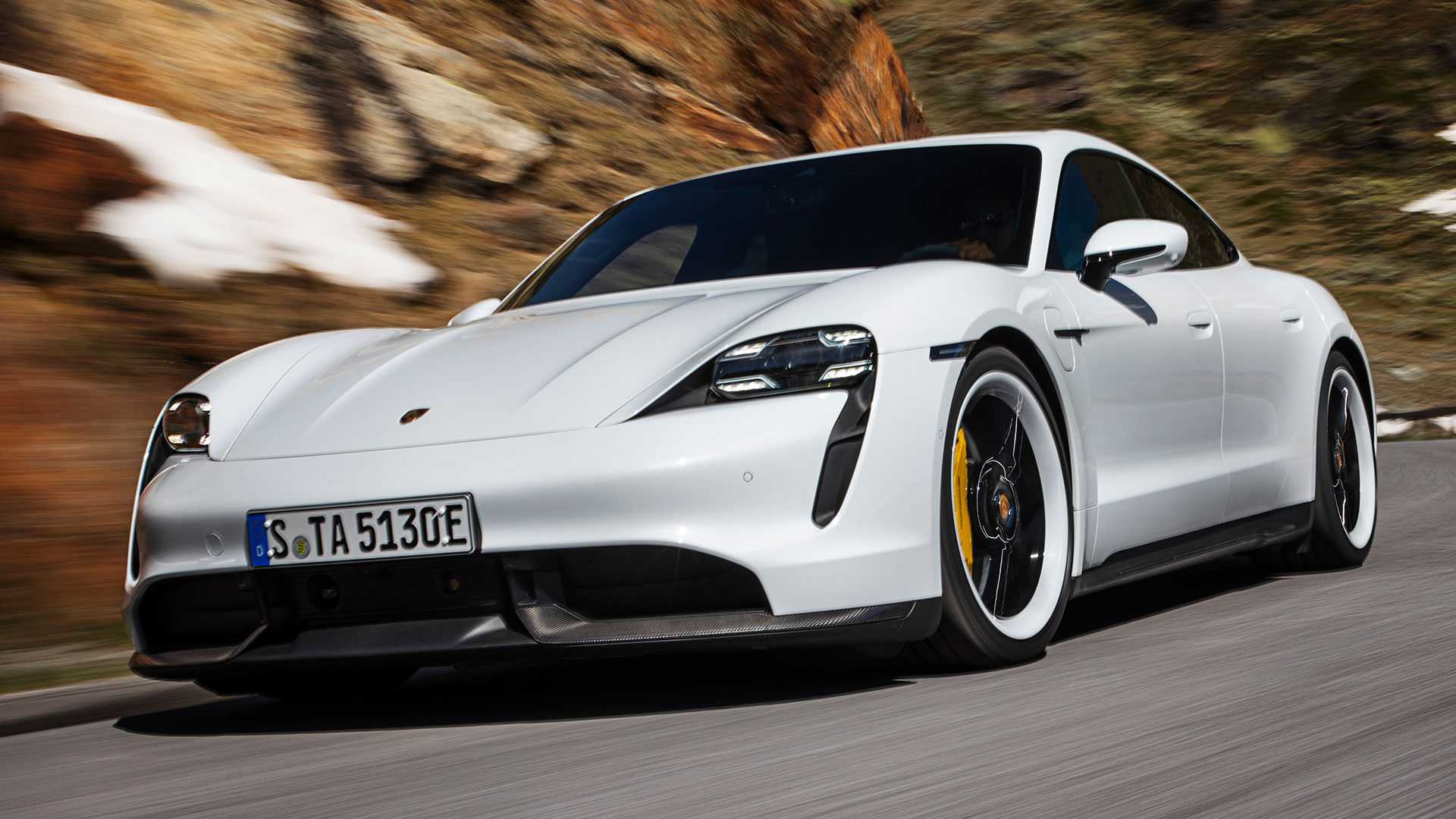 Porsche: Βενζινοκίνητα «καθαρά» όσο τα ηλεκτρικά. Γίνεται;