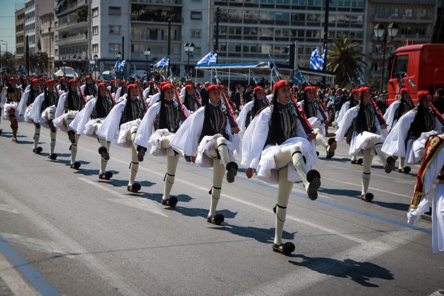 Στις 25 Μαρτίου θα γίνει μόνο στρατιωτική παρέλαση, όχι μαθητικές