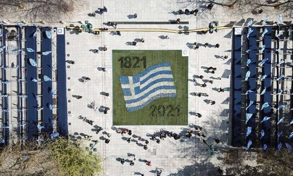 25η Μαρτίου: 5.000 λουλούδια και 800 σημαίες στολίζουν στο Σύνταγμα
