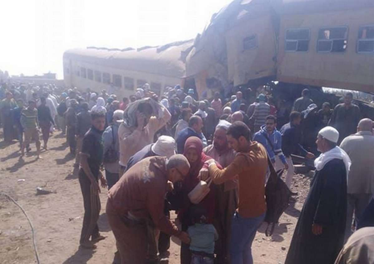 Φονική σύγκρουση αμαξοστοιχιών στην Αίγυπτο με δεκάδες θύματα