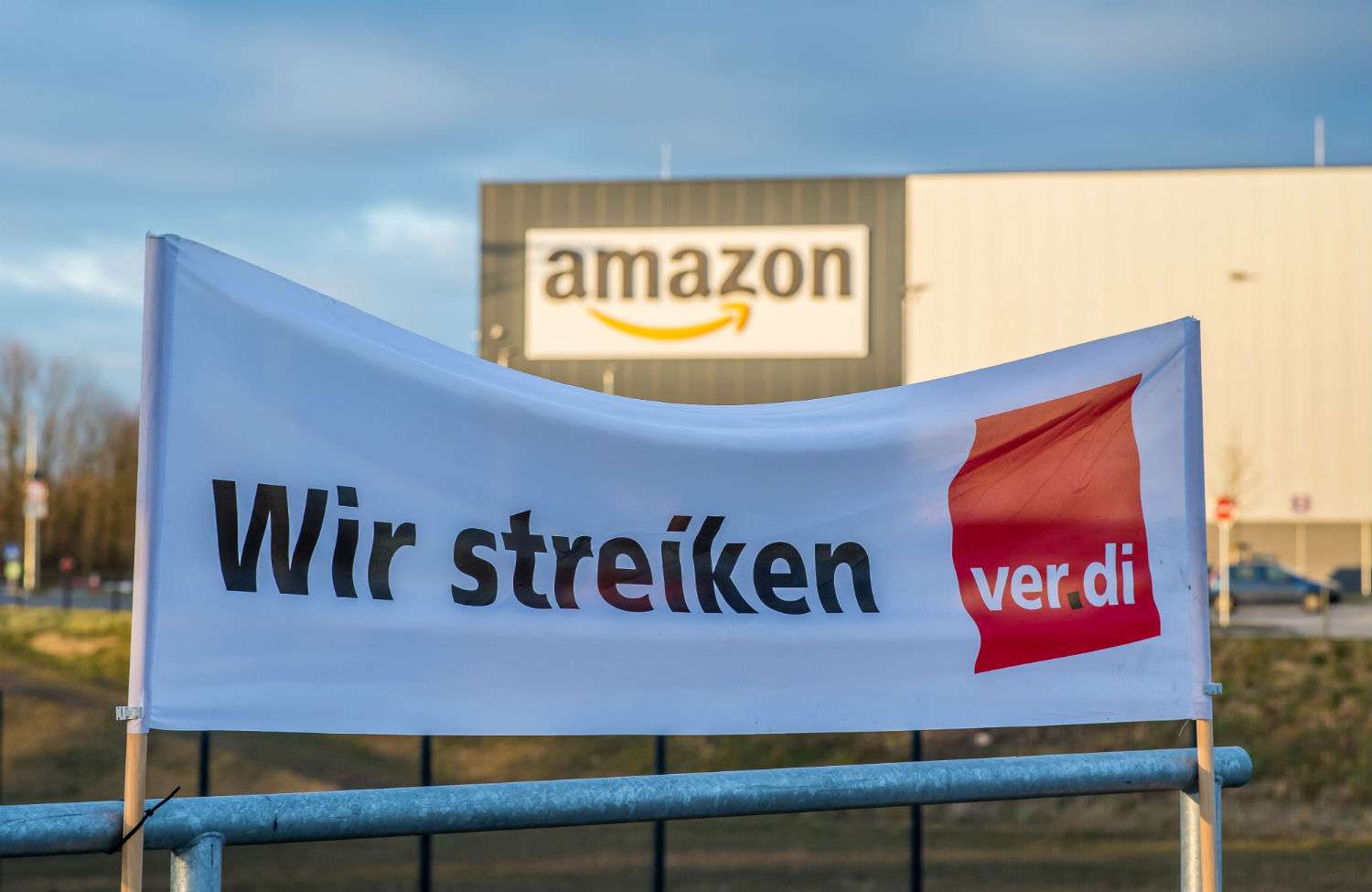 Γερμανία: Προς διαδοχικές απεργίες πριν τα Χριστούγεννα οδεύει η Amazon