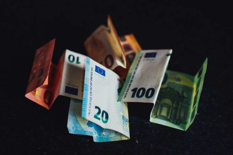 Αναστολές Μαρτίου - Πότε θα γίνει η πληρωμή των 534 ευρώ