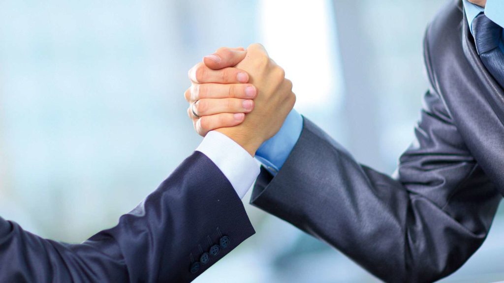 Bras-de-fer-Business-iSt23606107-1