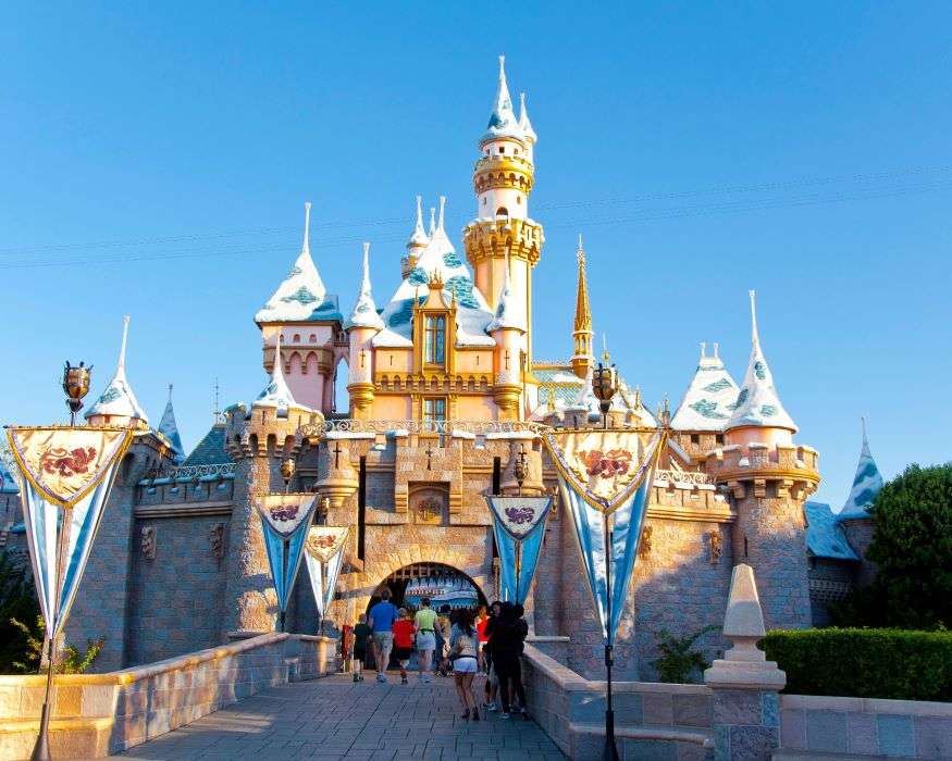 Η Disneyland στην Καλιφόρνια «ελπίζει να ανοίξει για το κοινό ως τα τέλη Απριλίου»