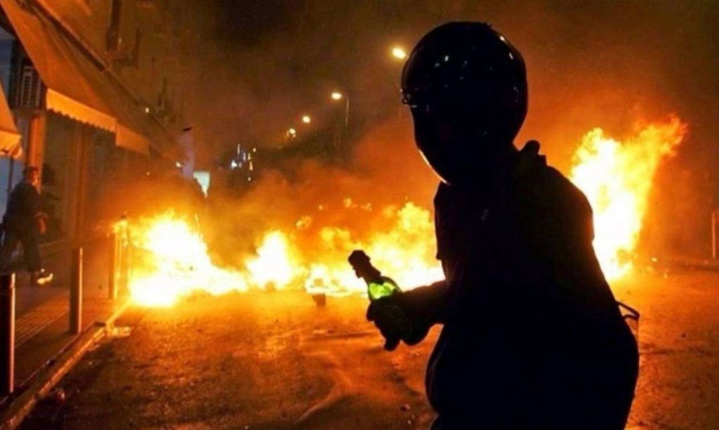 Βόμβες Μολότοφ εντοπίστηκαν από την αστυνομία στο ΑΠΘ