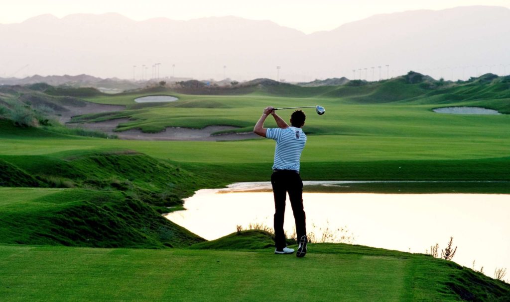 Player_Hit_the_Golf_Ball_Pics-scaled
