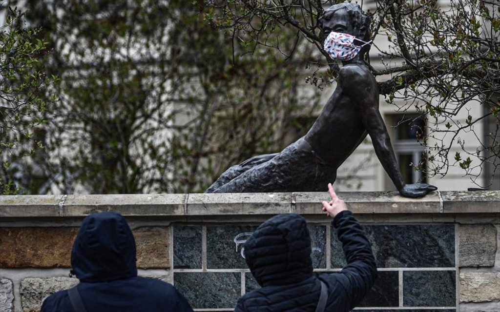 Γερμανία: έντονοι πολιτικοί τριγμοί για δωροληψίες στις μάσκες