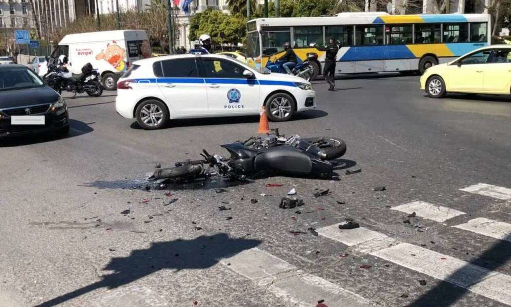 Βίντεο - ντοκουμέντο από το τροχαίο έξω από τη Βουλή