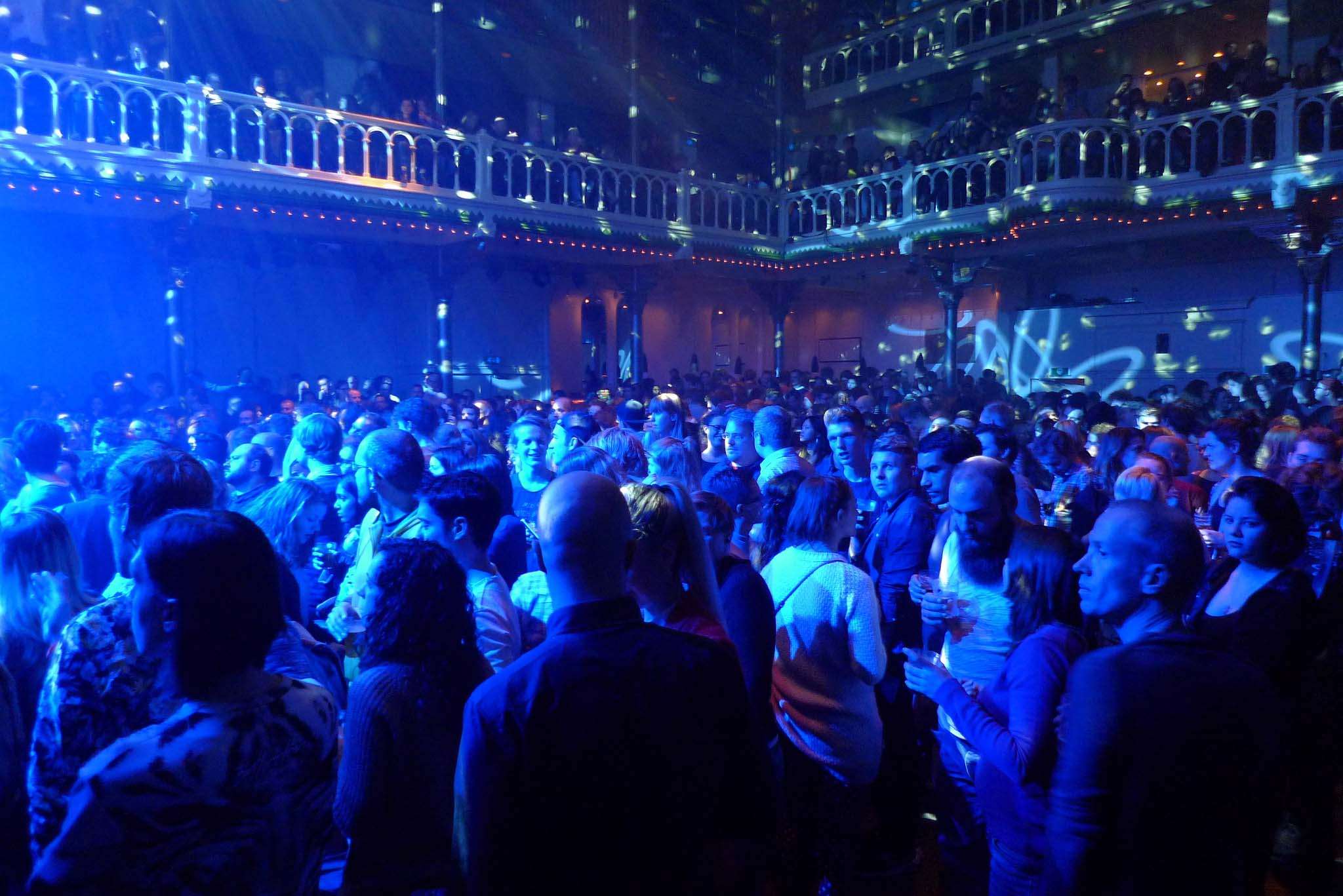 Covid-19: Πειραματικό πάρτι στο Άμστερνταμ με 1300 άτομα