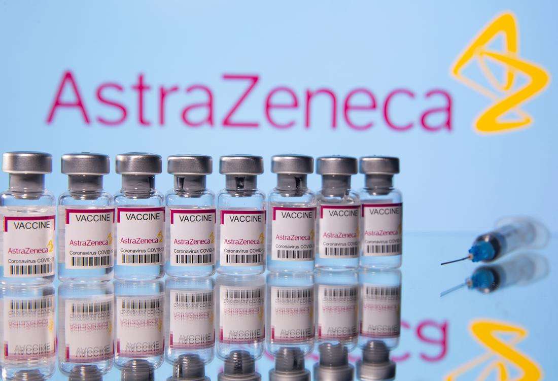 Πολιτικά παιχνίδια με το εμβόλιο της AstraZeneca; Η κόντρα με την Ε.Ε.