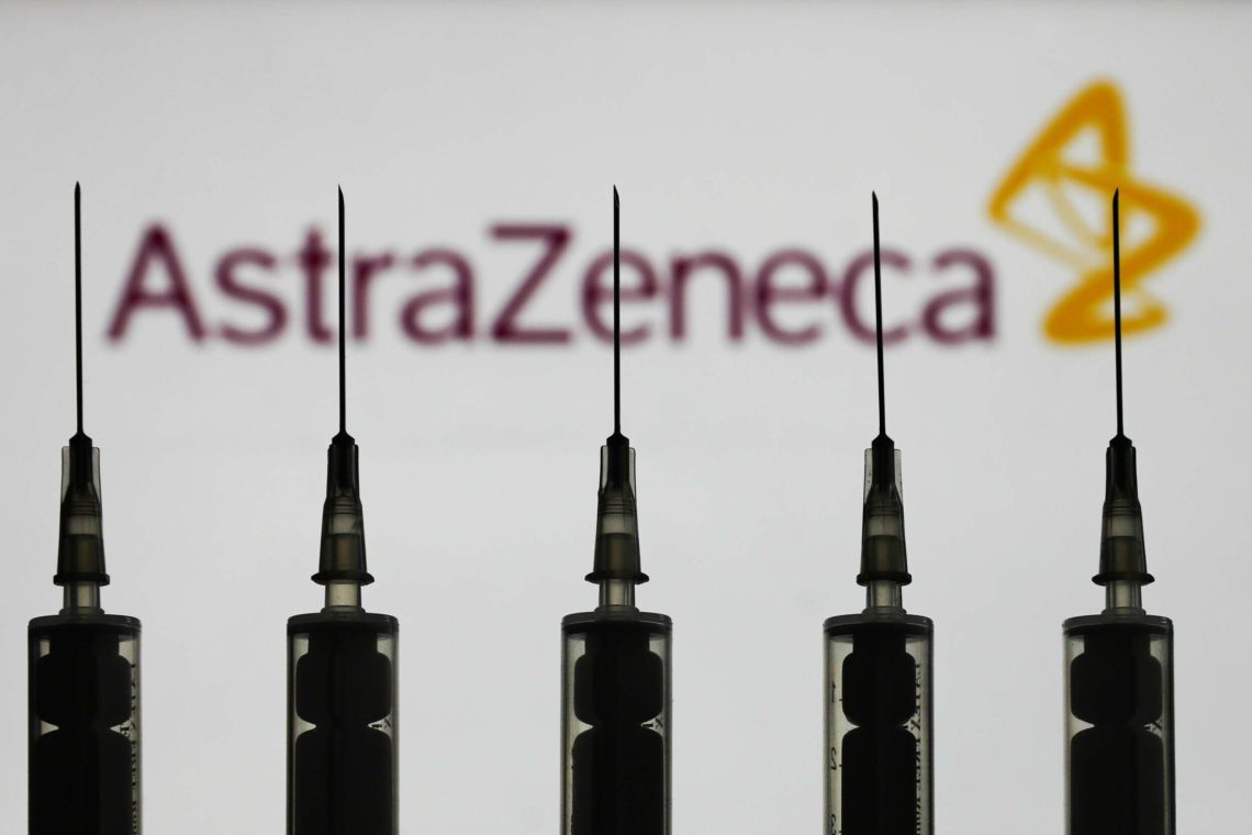 ΕΟΦ: Πέντε περιστατικά θρομβώσεων σε 905.915 εμβολιασμούς με AstraZeneca