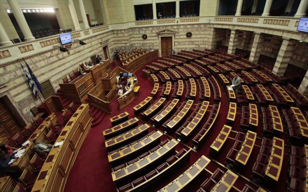 Βουλή: άγρια κόντρα Βαρουφάκη- Γεωργιάδη
