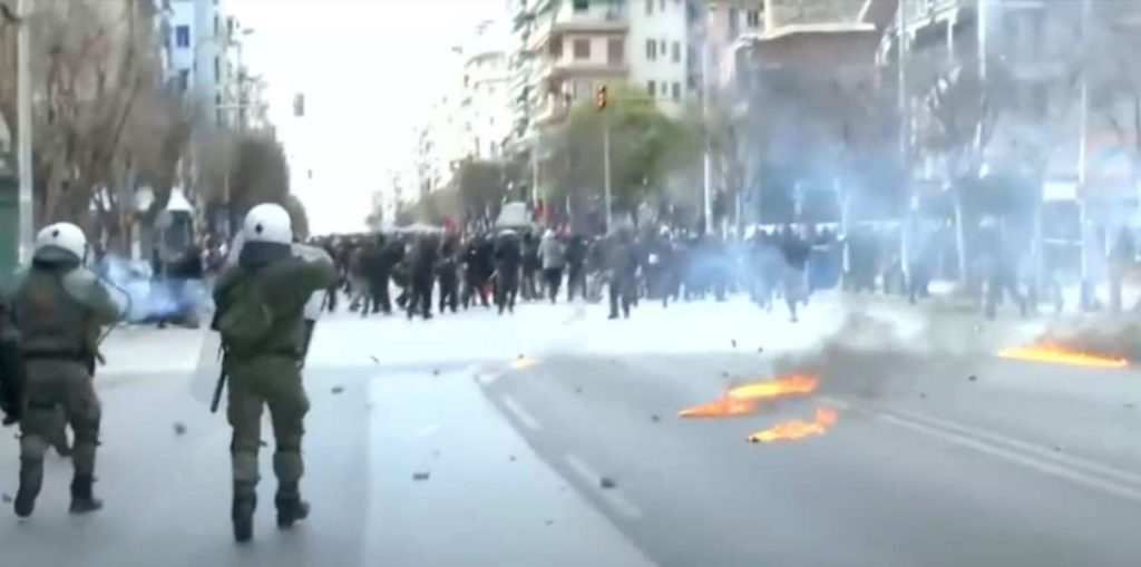 Επεισόδια στη Θεσσαλονίκη στην πορεία για την εκκένωση του ΑΠΘ