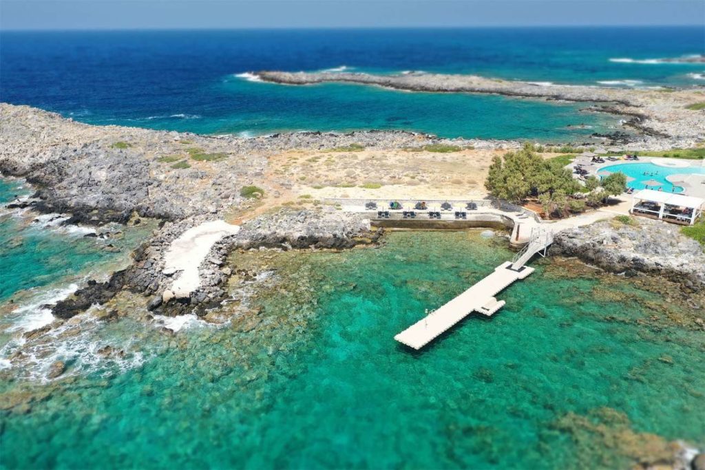 Η «φατρία» των ξενοδόχων και οι νταραβεριτζήδες του αιγιαλού  μπλόκαραν τις κατεδαφίσεις!