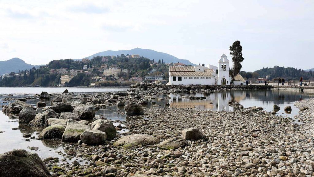 Τραβήχτηκαν τα νερά και στο Ποντικονήσι