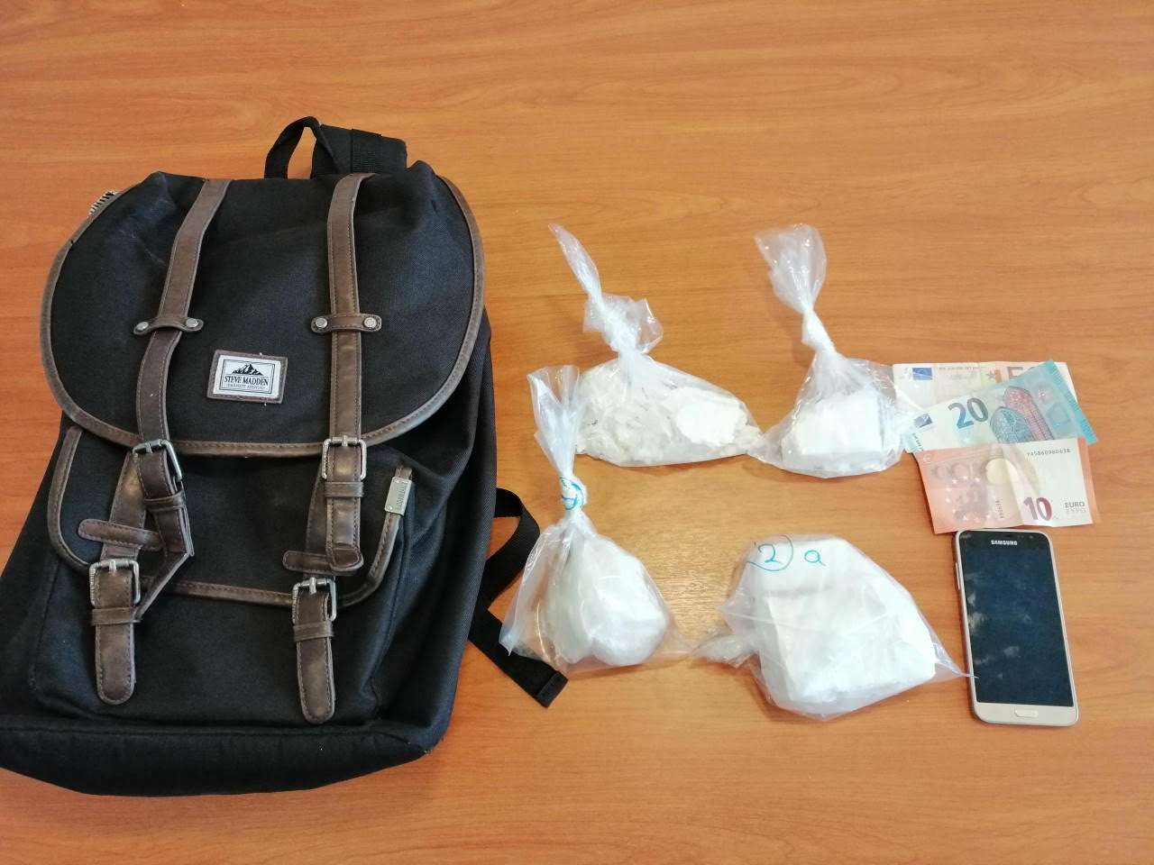 Συνελήφθησαν τρεις διακινητές κοκαΐνης σε άτομα της «υψηλής κοινωνίας»