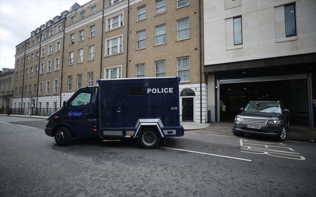 Βρετανία: Παραμένει υπό κράτηση ο αστυνομικός