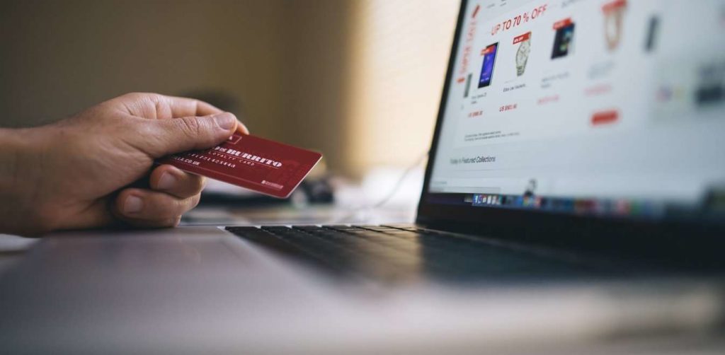 Η τεχνητή νοημοσύνη κινητήρια δύναμη στο ηλεκτρονικό εμπόριο μόδας