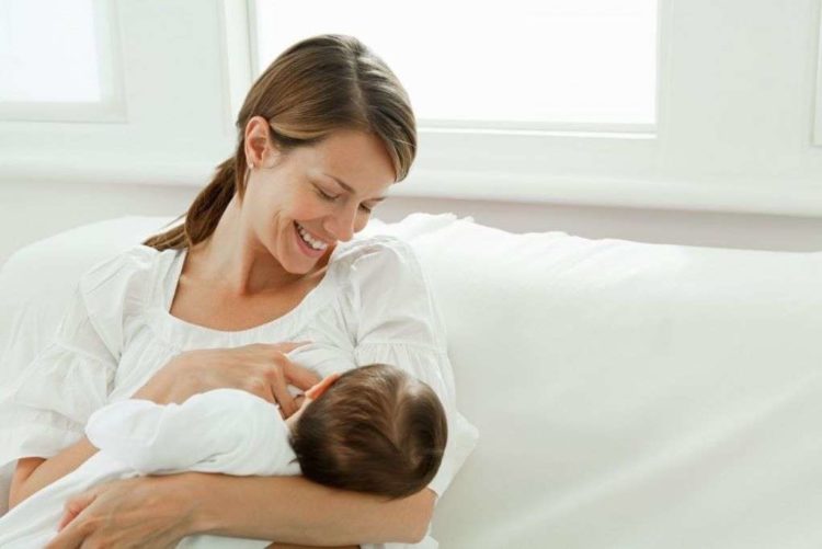 Νέα έρευνα: Αντισώματα ανιχνεύονται από την εμβολιασμένη μητέρα στο μητρικό γάλα