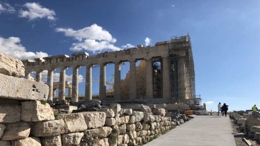 Οι φωτογραφίες από το τσιμέντο στην Ακρόπολη και οι αντιδράσεις
